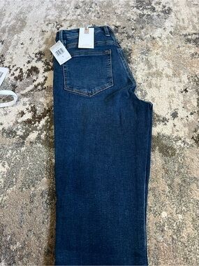 Good American Classic Dark Blue Capri Jeans